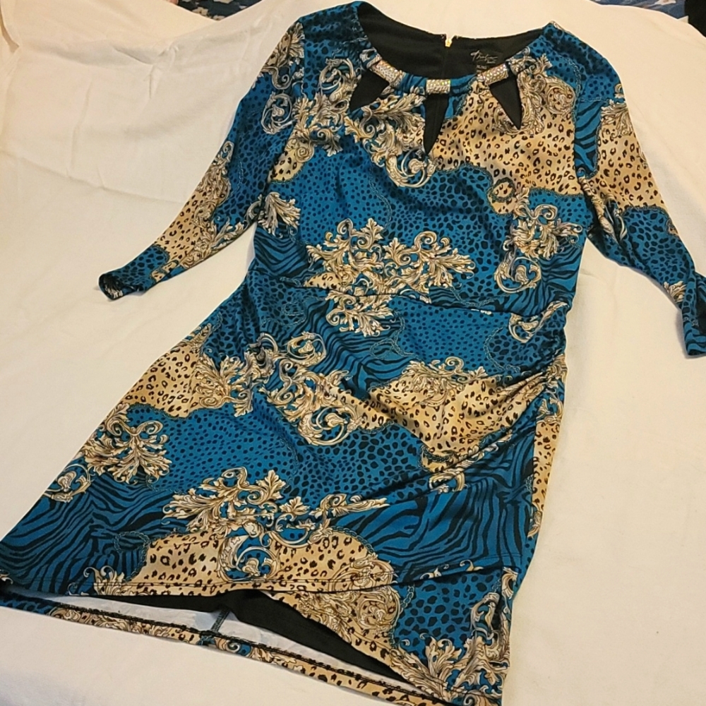 Bold, flattering Thalia Sodi dress!